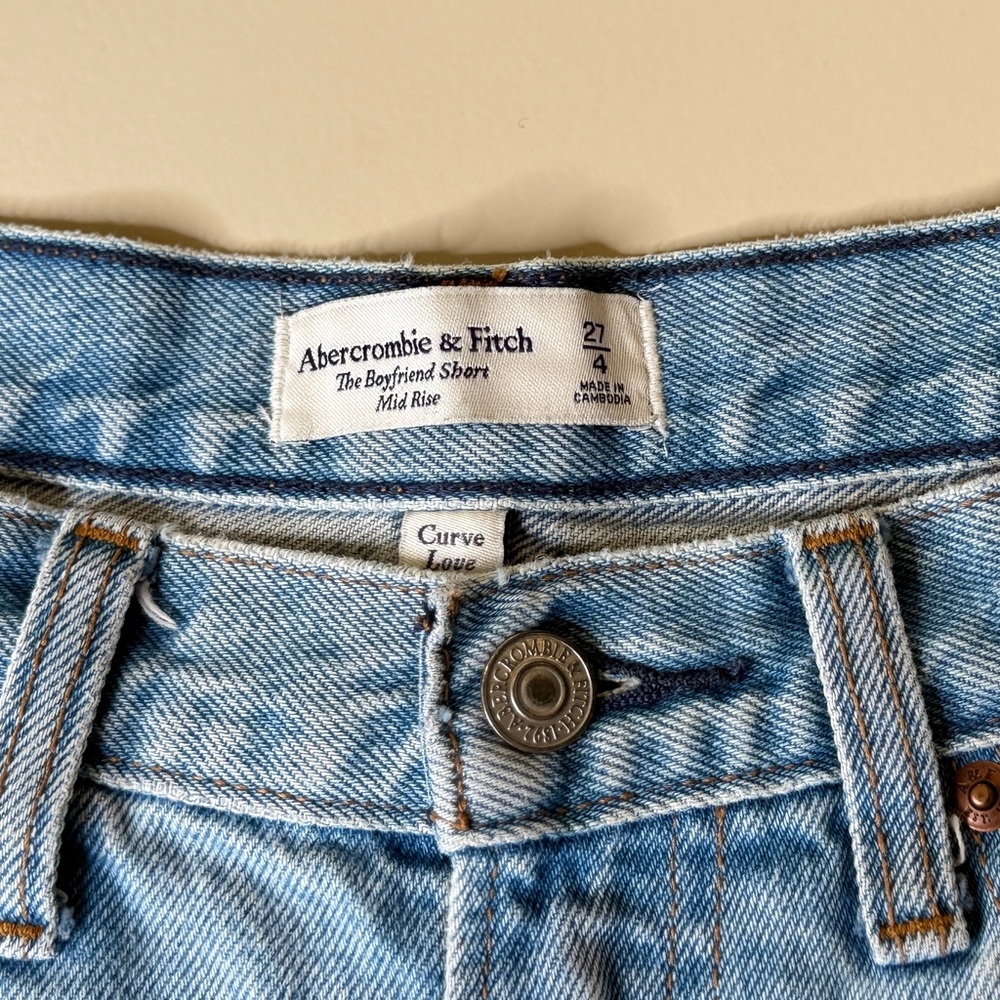 Abercrombie & Fitch Curve Love Boyfriend Shorts 27 Distressed Frayed Light Wash - Picture 5 of 5